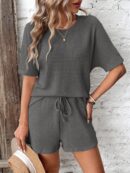 Set de Top Casual y Shorts con Cintura Ajustable en Tejido Texturizado