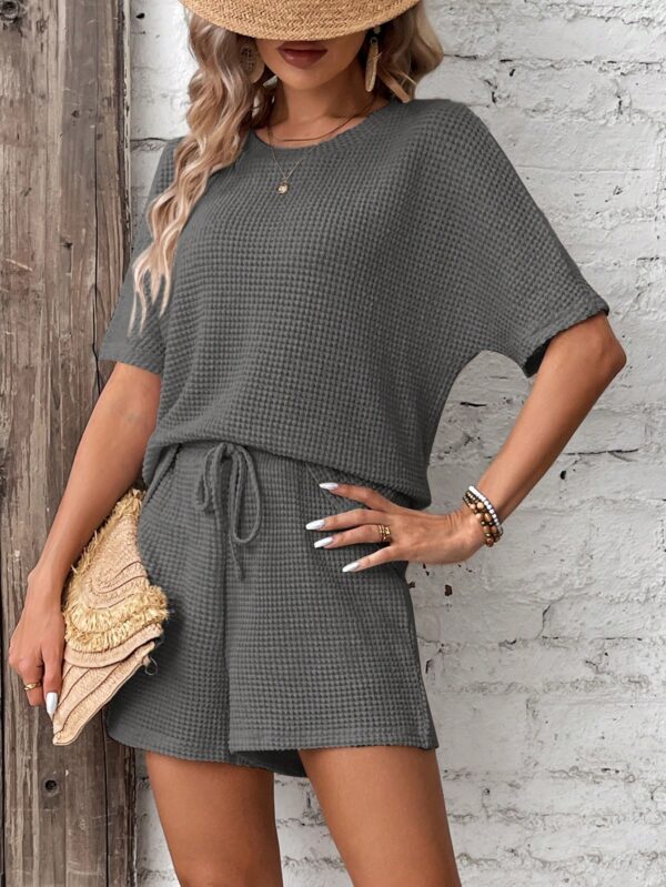 Set de Top Casual y Shorts con Cintura Ajustable en Tejido Texturizado - Image 4