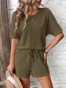 Set de Top Casual y Shorts con Cintura Ajustable en Tejido Texturizado