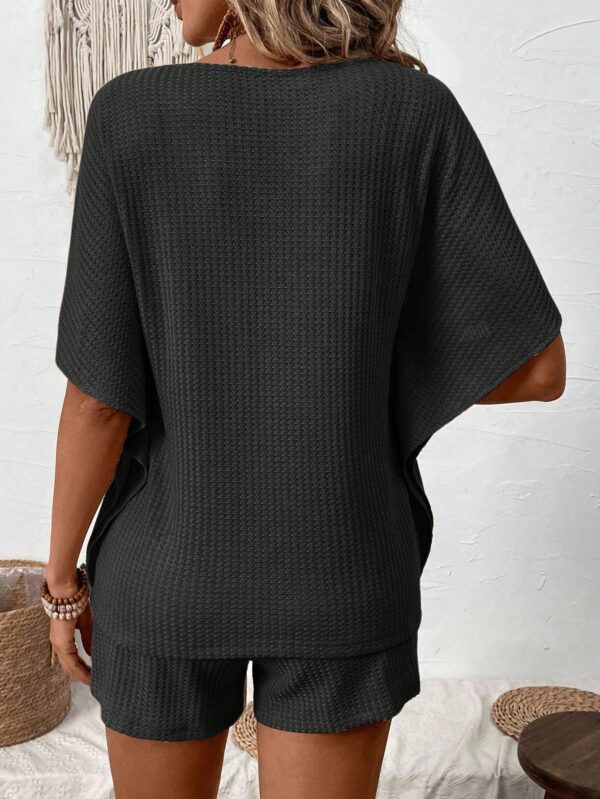 Conjunto de Verano Casual con Top Manga Murciélago y Shorts - Image 2