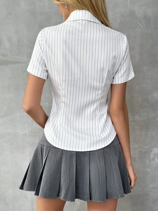 Camisa Rayada de Mujer con Botones y Manga Corta, Ajuste Slim - Image 14