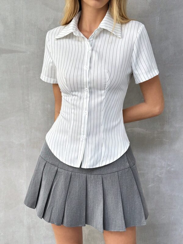Camisa Rayada de Mujer con Botones y Manga Corta, Ajuste Slim - Image 17