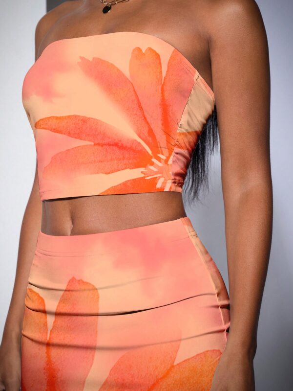 Conjunto de Crop Top y Falda Asimétrica con Estampado Floral - Image 5
