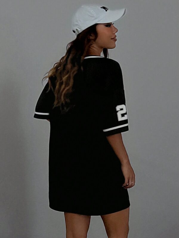 Vestido Casual de Verano con Escote en V y Estampado de Letras y Números - Image 2
