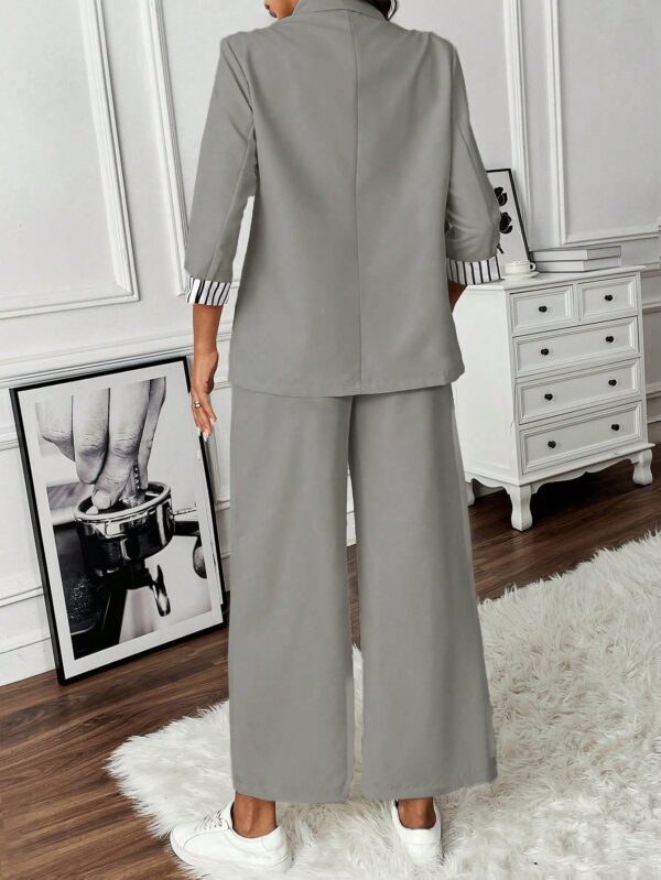 Conjunto de Blazer y Pantalón a Rayas con Puños Dobladillos - Image 17