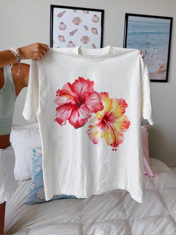 Remera Estampada de Hibiscus Oversize Casual - Image 3