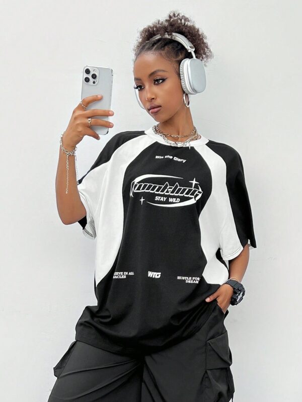 Remera Oversize Deportiva con Estampado de Bloques de Colores - Image 35