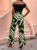 Conjunto Casual Dos Piezas: Top Hombros Descubiertos y Pantalón Rayado con Cinturón