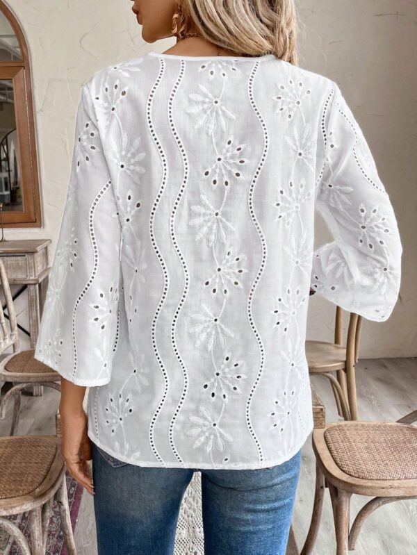 Blusa Casual de Manga Tres Cuartos en Color Sólido con Cuello V - Image 2