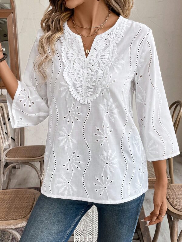 Blusa Casual de Manga Tres Cuartos en Color Sólido con Cuello V - Image 6