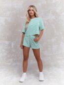 Conjunto Casual de Camiseta y Shorts a Rayas con Hombros Caídos