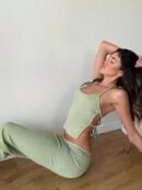 Set Veraniego de 2 Piezas: Top Halter Espalda Descubierta y Mini Falda