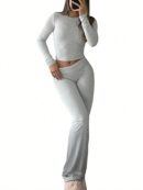 Conjunto Casual de Top Ajustado y Pantalones Acampanados