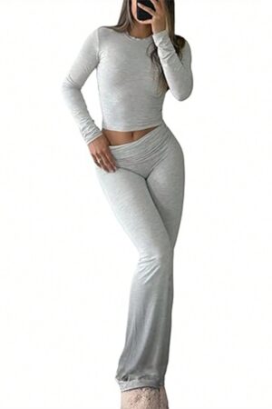 Conjunto Casual de Top Ajustado y Pantalones Acampanados