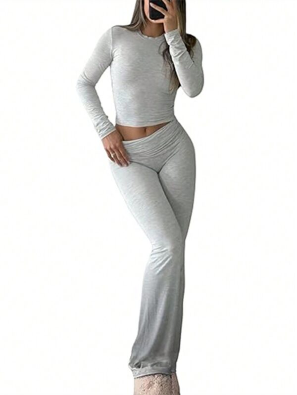 Conjunto Casual de Top Ajustado y Pantalones Acampanados