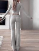 Conjunto Casual de Top Ajustado y Pantalones Acampanados