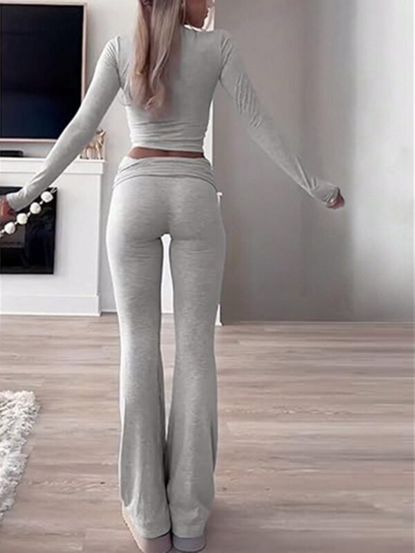 Conjunto Casual de Top Ajustado y Pantalones Acampanados - Image 4