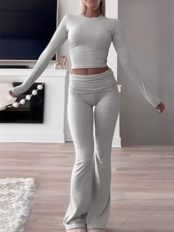 Conjunto Casual de Top Ajustado y Pantalones Acampanados - Image 5