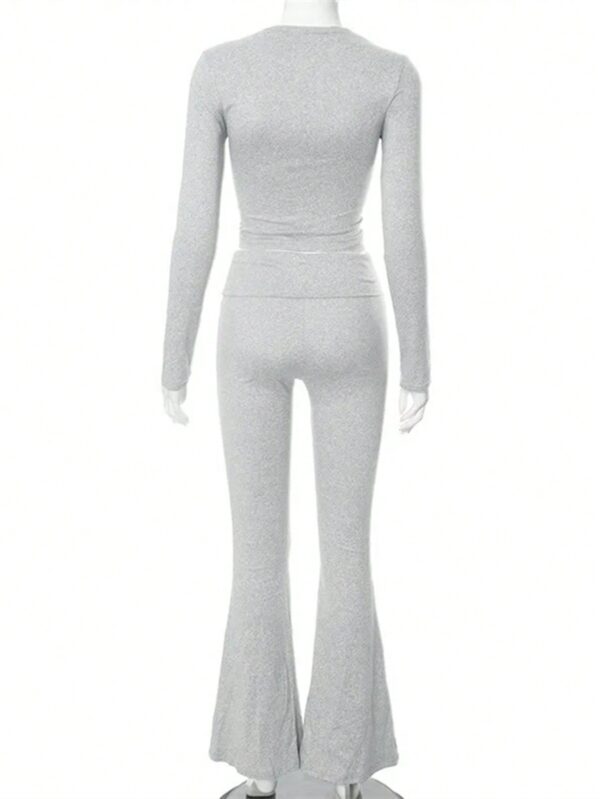 Conjunto Casual de Top Ajustado y Pantalones Acampanados - Image 6