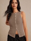Top de Tanque Estilo Clásico con Botones y Raja Frontal