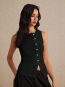 Top de Tanque Estilo Clásico con Botones y Raja Frontal