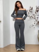 Set de Top Corto y Pantalones Acampanados con Hombros Descubiertos
