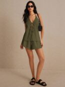 Set Casual de Verano con Top Halter y Shorts