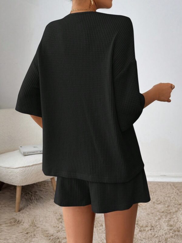 Conjunto Casual de Top con Hombros Caídos y Shorts - Image 2