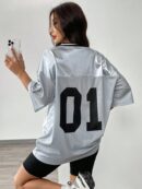 Camiseta Deportiva de Malla con Estampado de Números y Letras