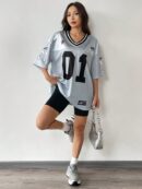 Camiseta Deportiva de Malla con Estampado de Números y Letras