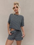 Conjunto Casual de Camiseta y Shorts a Rayas con Hombros Caídos