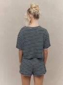 Conjunto Casual de Camiseta y Shorts a Rayas con Hombros Caídos