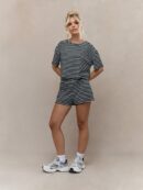 Conjunto Casual de Camiseta y Shorts a Rayas con Hombros Caídos
