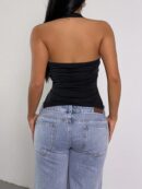 Top Estilo Halter con Espalda Descubierta y Detalles Metálicos