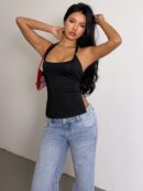 Top Estilo Halter con Espalda Descubierta y Detalles Metálicos