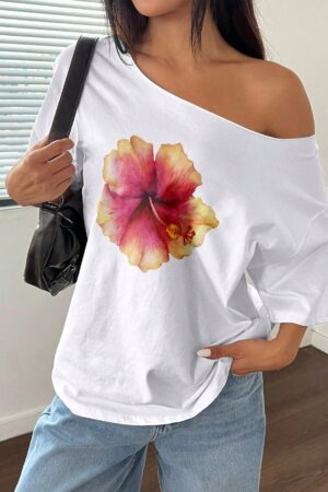Remera Asimétrica Estampada de Hibiscus y Hombro Descubierto