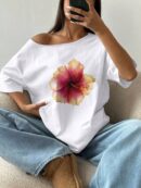 Remera Asimétrica Estampada de Hibiscus y Hombro Descubierto