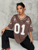 Camiseta Deportiva de Malla con Estampado de Números y Letras