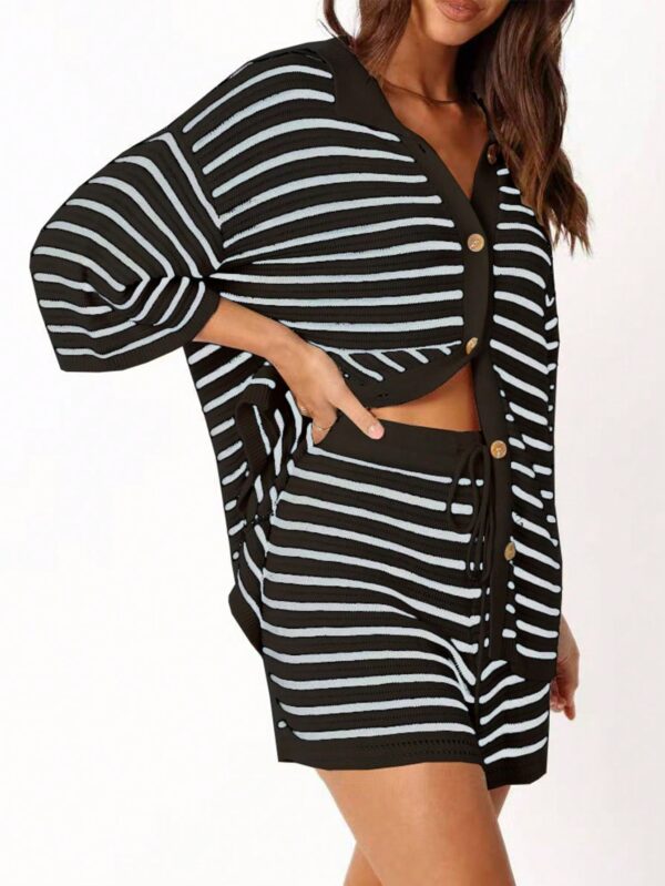 Set Casual de Camisa a Rayas y Shorts Sueltos - Image 6