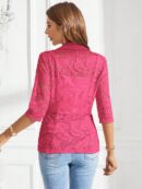 Chaqueta Elegante con Detalles de Encaje y Botón Único