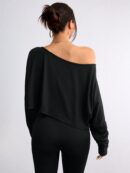 Remera Asimétrica de Manga Larga, Corte Cropped y Cuello Desnudo