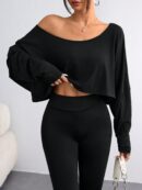 Remera Asimétrica de Manga Larga, Corte Cropped y Cuello Desnudo