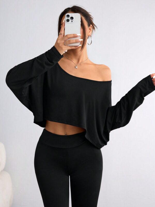 Remera Asimétrica de Manga Larga, Corte Cropped y Cuello Desnudo - Image 5