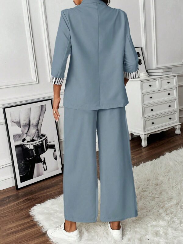 Conjunto de Blazer y Pantalón a Rayas con Puños Dobladillos - Image 2