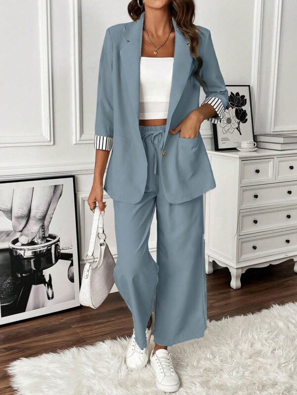 Conjunto de Blazer y Pantalón a Rayas con Puños Dobladillos - Image 3