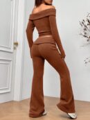 Set de Top Corto y Pantalones Acampanados con Hombros Descubiertos