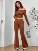 Set de Top Corto y Pantalones Acampanados con Hombros Descubiertos
