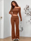 Set de Top Corto y Pantalones Acampanados con Hombros Descubiertos