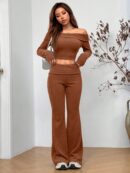 Set de Top Corto y Pantalones Acampanados con Hombros Descubiertos