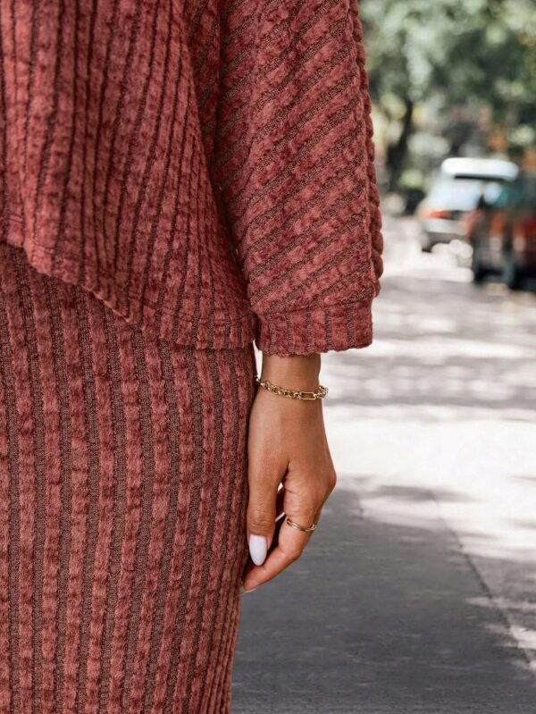 Set Casual de Top con Manga Murciélago y Falda Tejidos - Image 81
